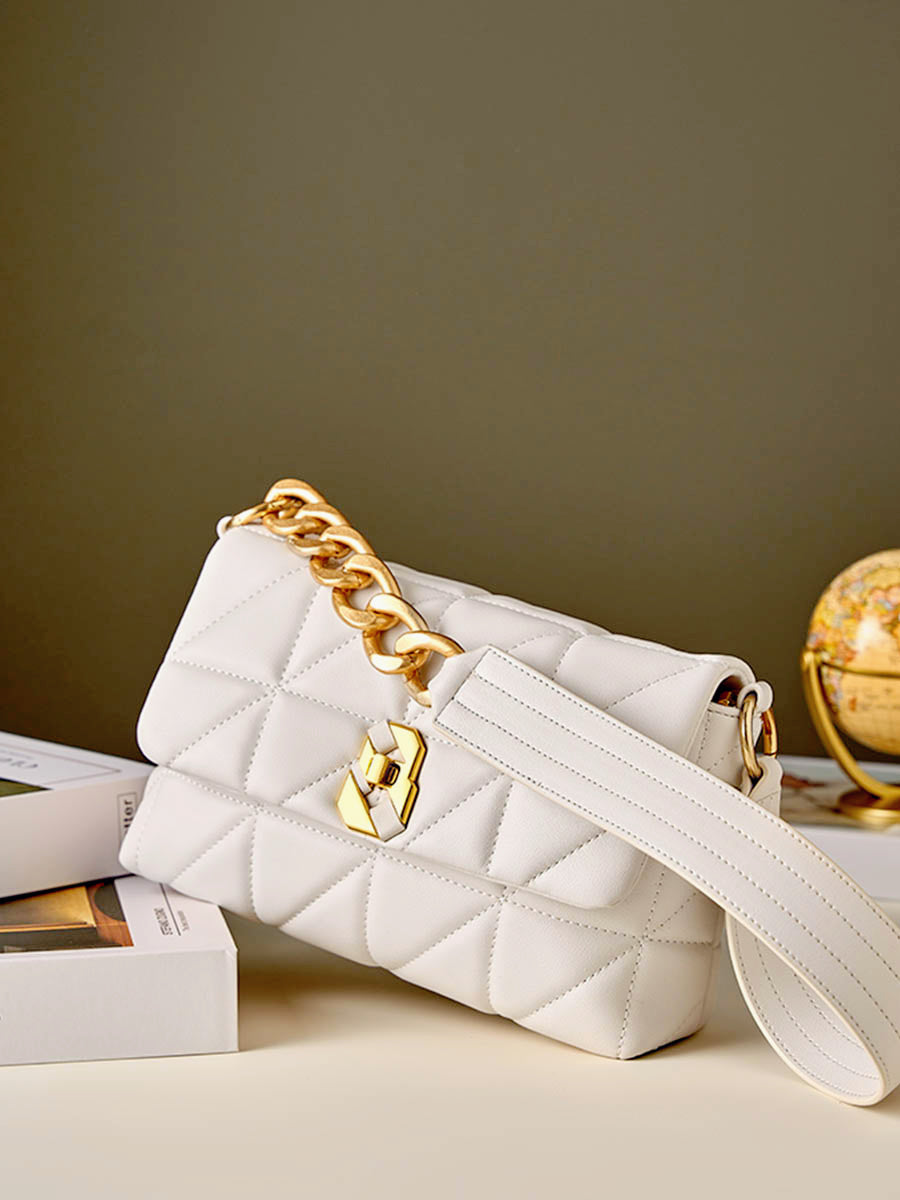 Diamond Pattern Chain Crossbody Bag