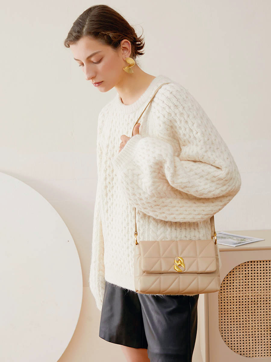 Diamond Pattern Chain Crossbody Bag