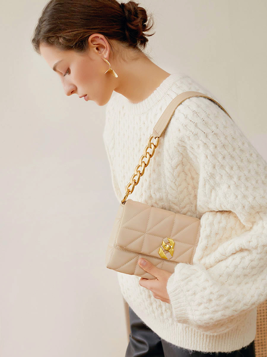 Diamond Pattern Chain Crossbody Bag