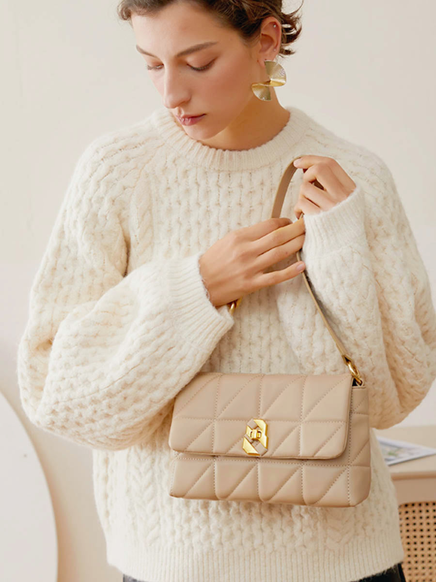 Diamond Pattern Chain Crossbody Bag