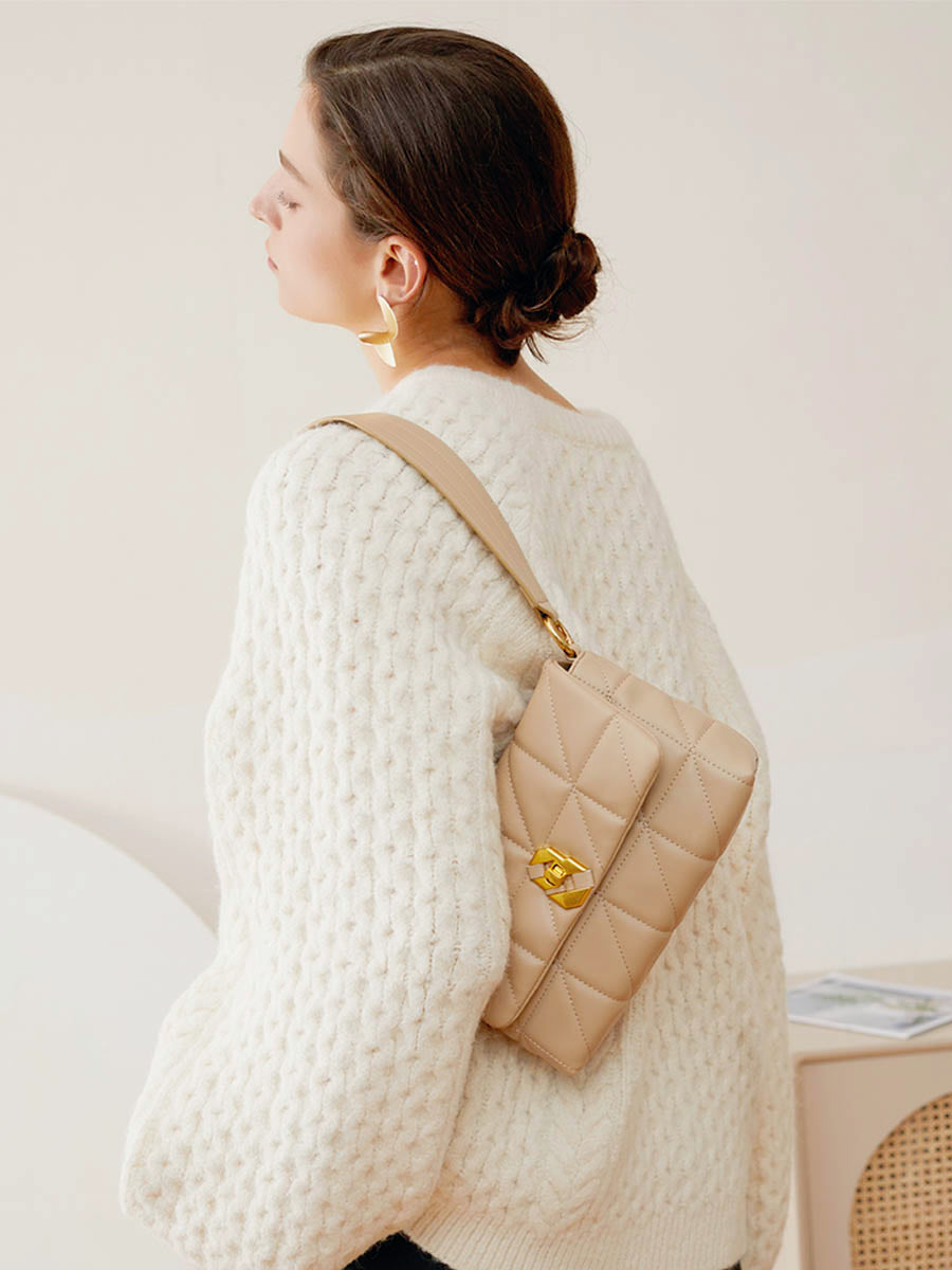 Diamond Pattern Chain Crossbody Bag